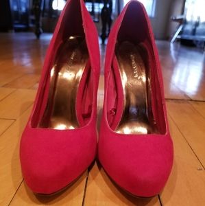 US 7 Atmosphere Red Pumps
